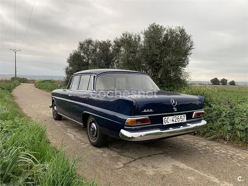 Usado Mercedes 200 109 CV (80 kW) 1985 Azul Berlina