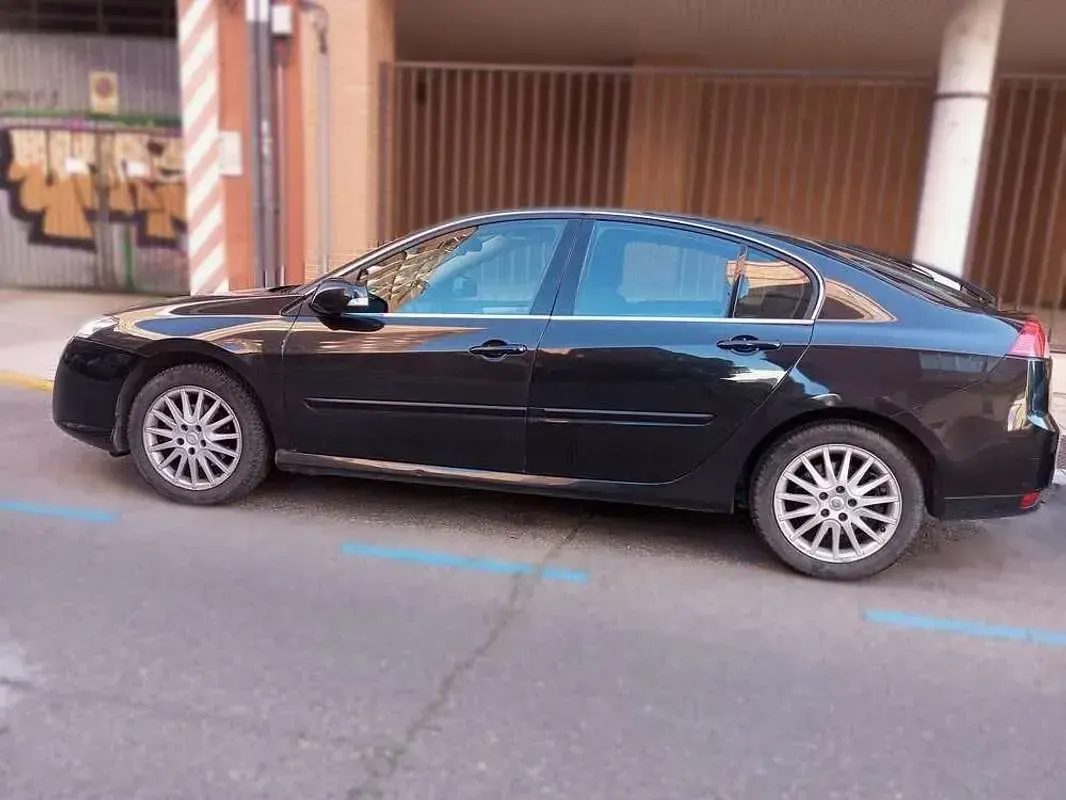 Usado Renault Laguna III Privilege 150 CV (110 kW) 2009 Negro Berlina