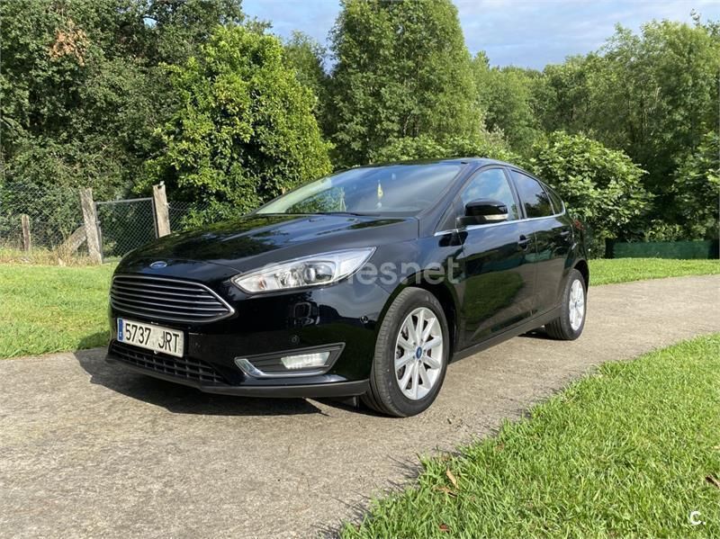 Negro Usado 2016 Ford Focus Titanium Berlina | 10.200 € (Precio justo) - Imagen 1/4