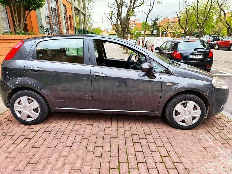 Usado Fiat Grande Punto Dynamic 95 CV (69 kW) 2007 Gris / plata Utilitario