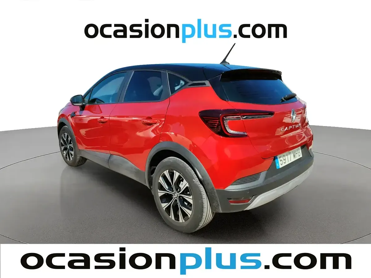 Usado Renault Captur Equilibre 100 CV (73 kW) 2023 Rojo SUV