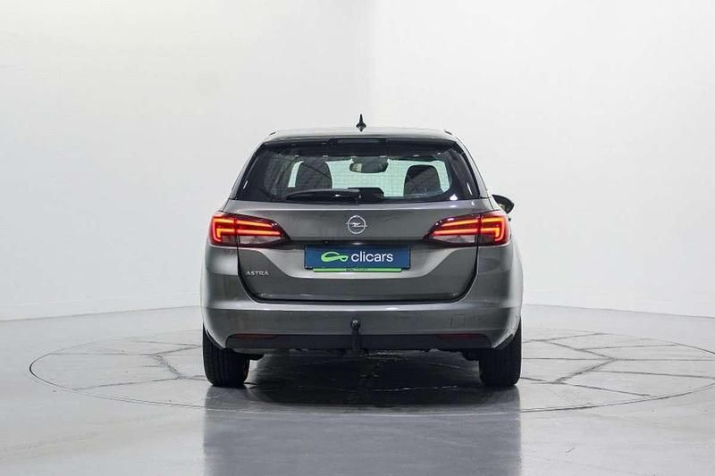 Usado Opel Astra Elegance 145 CV (106 kW) 2020 Gris Utilitario