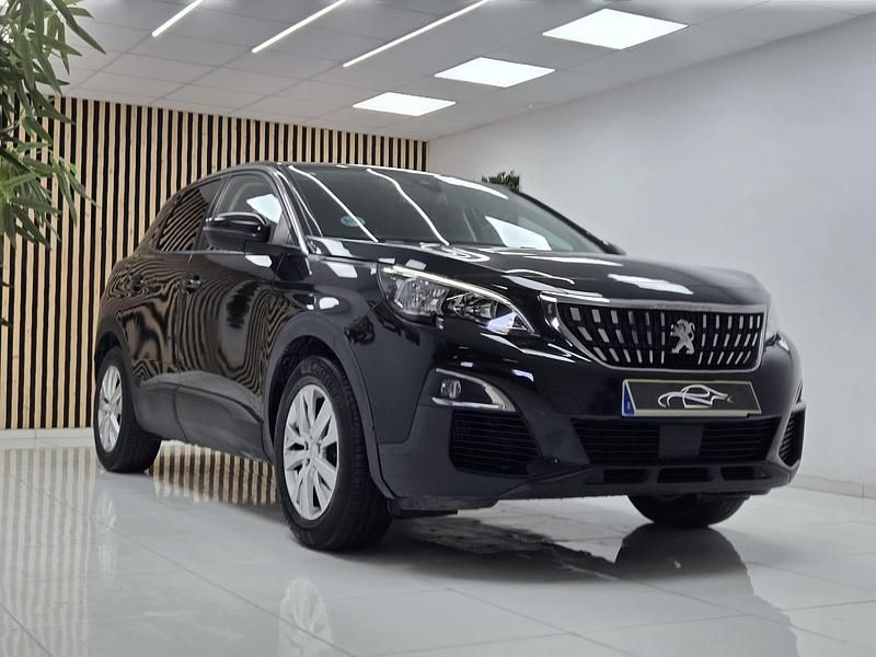 Usado Peugeot 3008 Active 120 CV (88 kW) 2017 Negro SUV