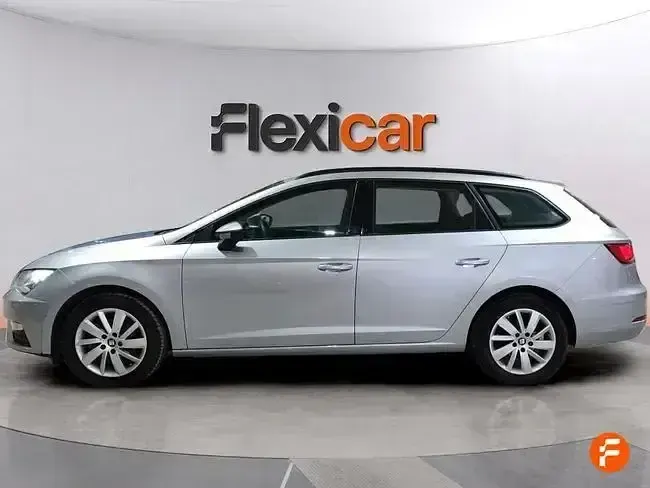 Usado Seat Leon Style 115 CV (84 kW) 2020 Gris Familiar