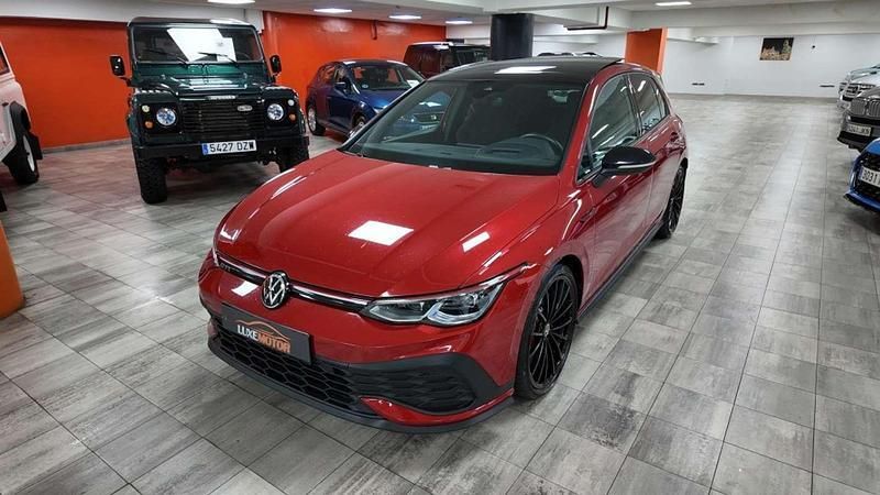 Rojo Usado 2022 VW Golf VIII GTI Utilitario | 37.990 € (Un poco caro) - Imagen 1/4