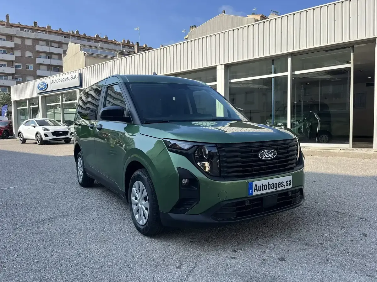 Nuevo Ford Tourneo Courier Trend 125 CV (91 kW) 2026 Gris Monovolumen