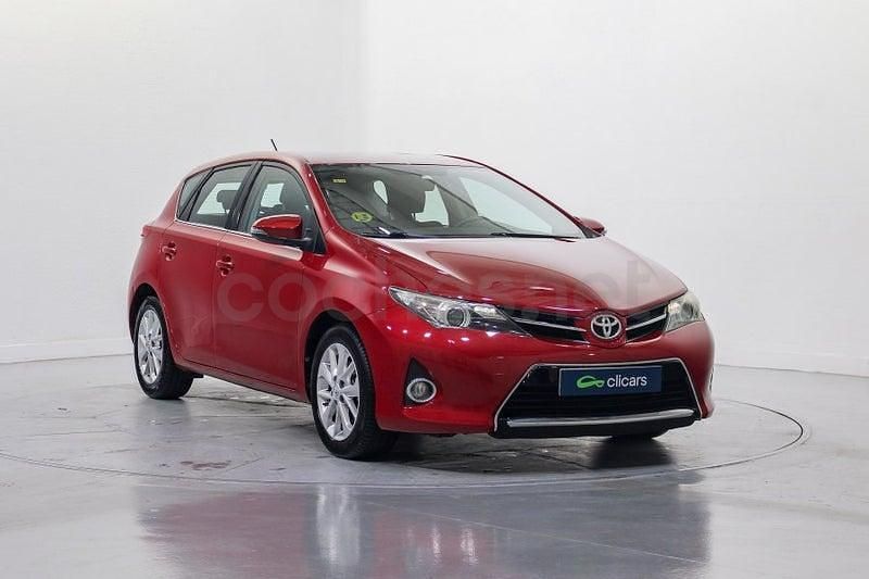Usado Toyota Auris Active 126 CV (92 kW) 2012 Rojo Berlina
