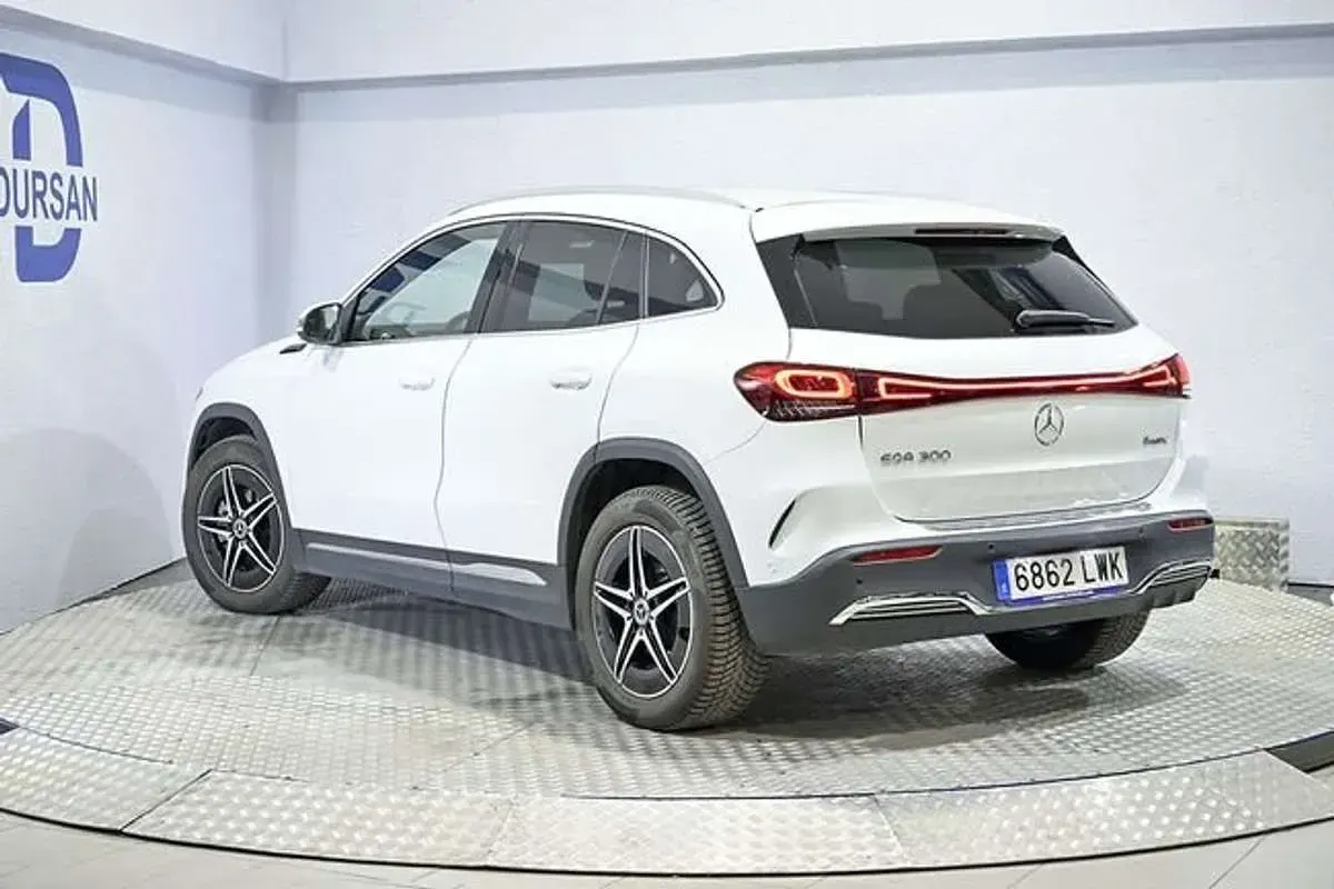 Usado Mercedes EQA300 167 kW (228 CV) 2022 Gris SUV