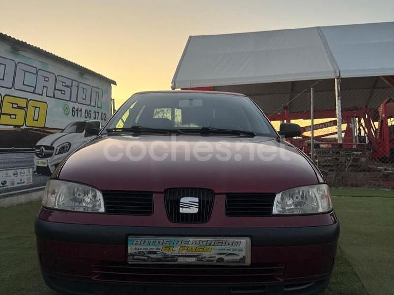 Usado Seat Cordoba Stella 68 CV (50 kW) 2001 Granate Berlina