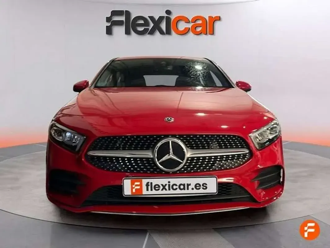 Usado Mercedes A180 136 CV (100 kW) 2019 Rojo Utilitario