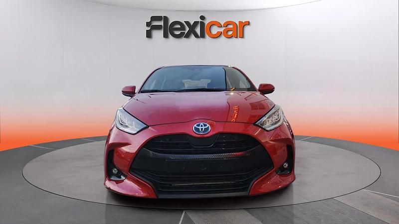 Usado Toyota Yaris Hybrid Active 116 CV (85 kW) 2023 Rojo Berlina