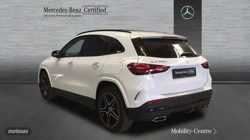 Usado Mercedes GLA200 AMG line 150 CV (110 kW) 2024 Blanco SUV