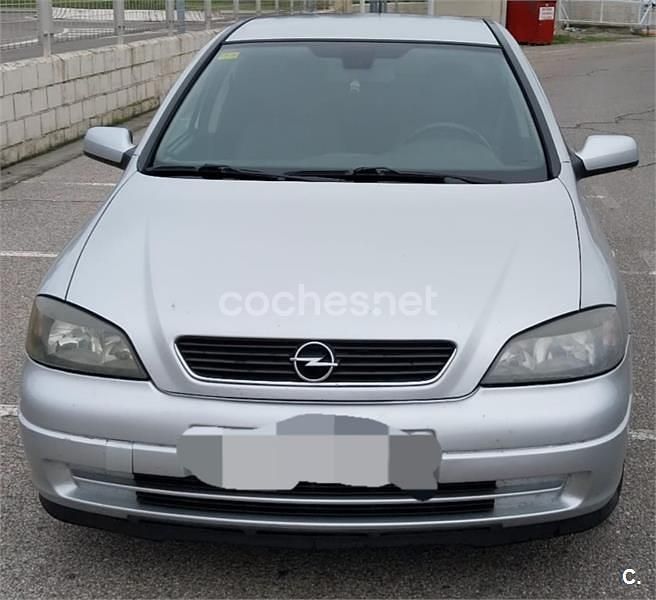 Usado Opel Astra Elegance 100 CV (73 kW) 2002 Gris / plata Berlina