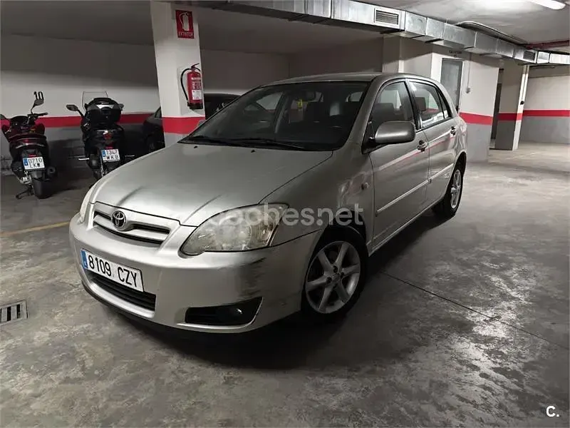 Usado Toyota Corolla Sol 116 CV (85 kW) 2004 Gris / plata Berlina