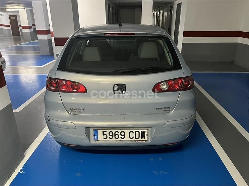 Usado Seat Ibiza Stella 64 CV (47 kW) 2004 Gris / plata Utilitario