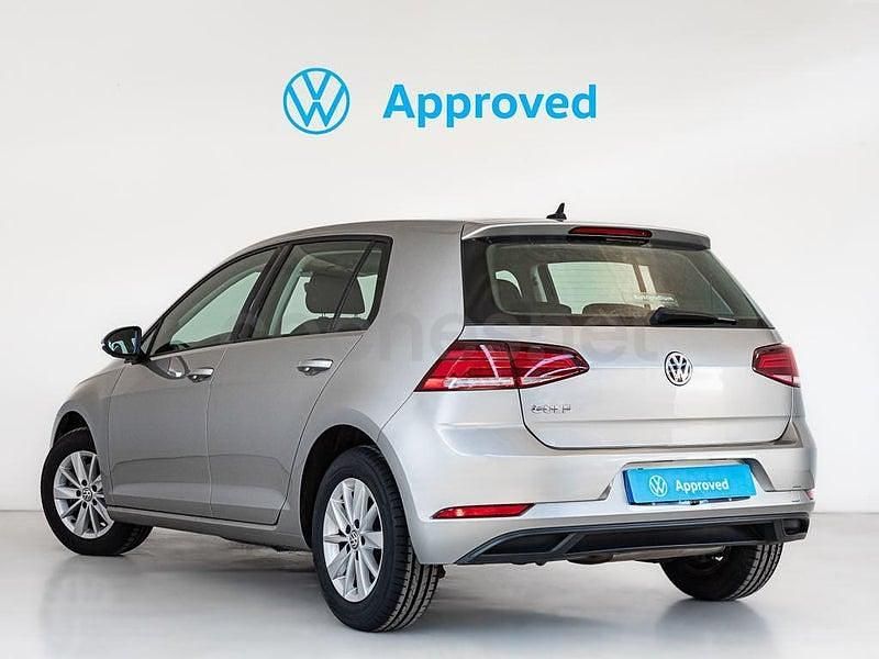 Usado VW Golf VII Business 115 CV (84 kW) 2019 Gris / plata Berlina