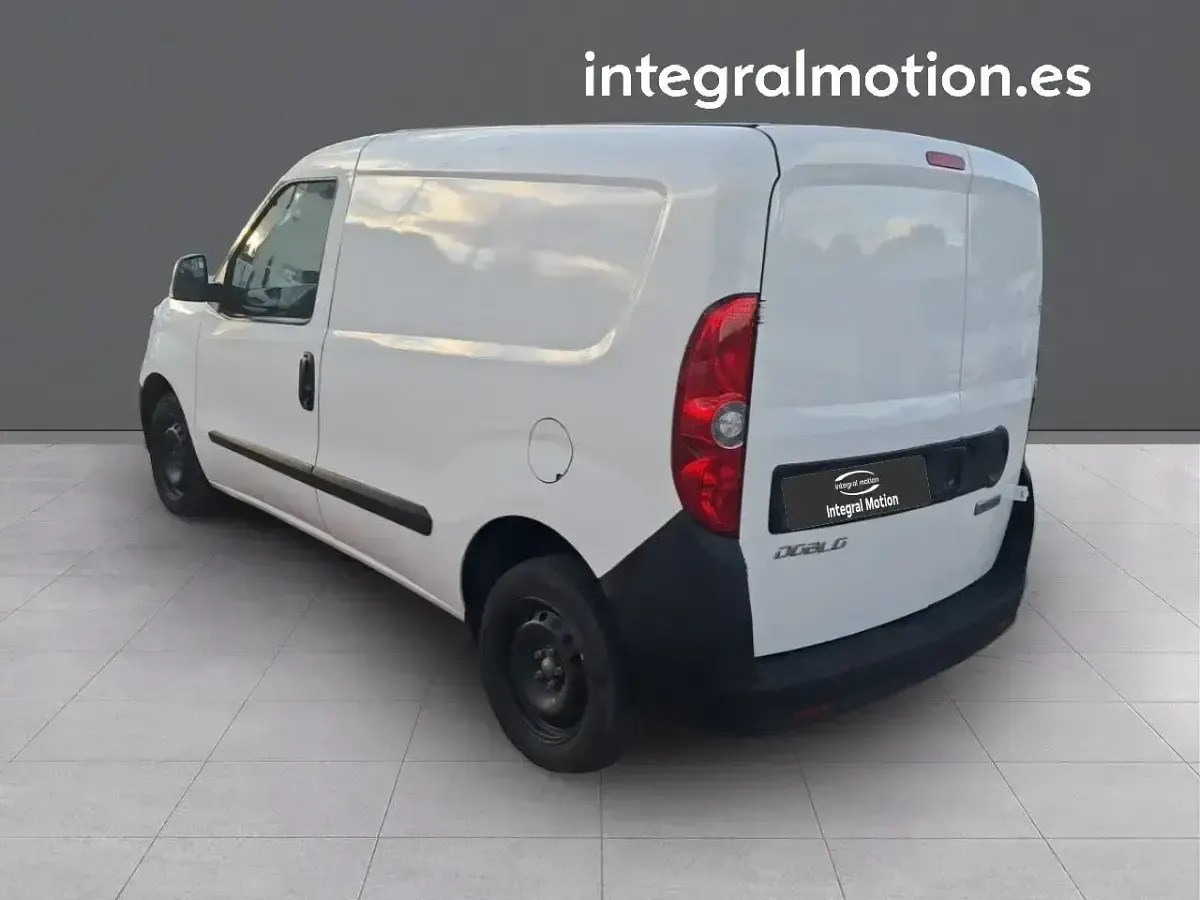 Usado Fiat Doblò 95 CV (69 kW) 2019 Blanco Monovolumen