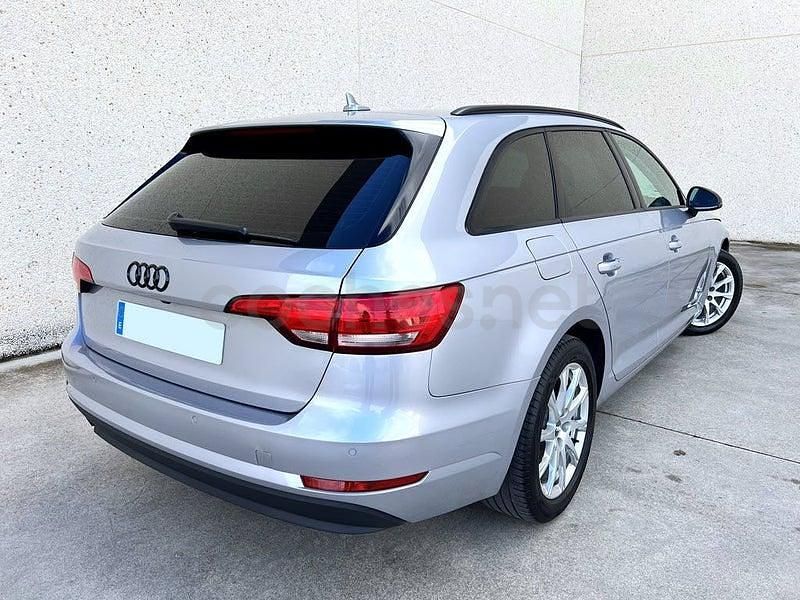 Usado Audi A4 Advanced Plus 190 CV (139 kW) 2018 Gris / plata Familiar