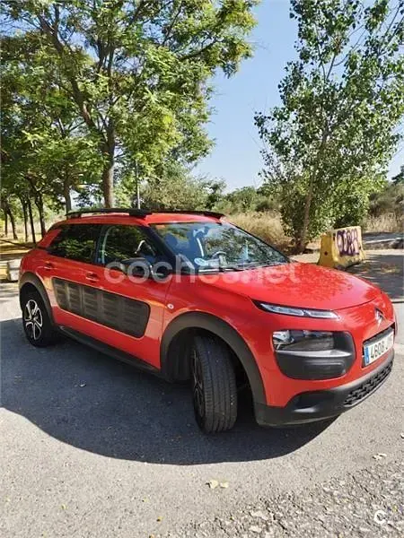 Usado Citroën C4 Feel 82 CV (60 kW) 2017 Rojo Berlina
