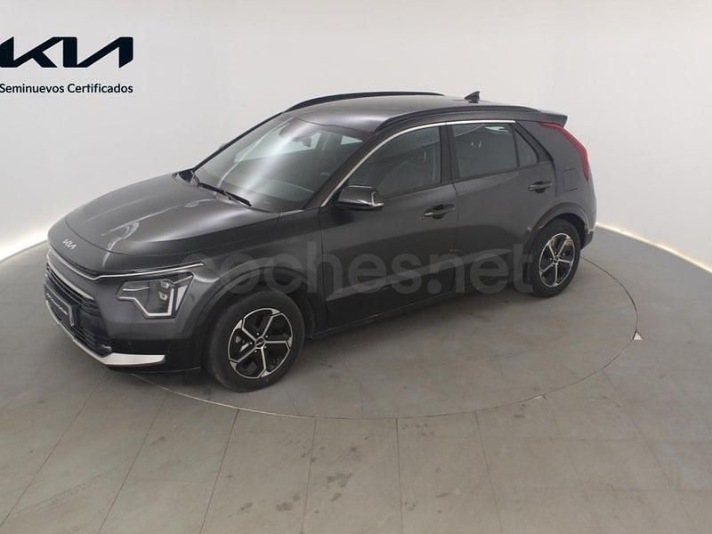 Usado Kia Niro 141 CV (103 kW) 2024 Gris / plata SUV