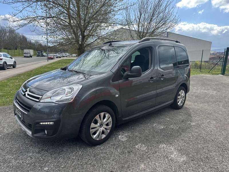 Usado Citroën Berlingo Feel 110 CV (80 kW) 2018 Gris / plata Monovolumen