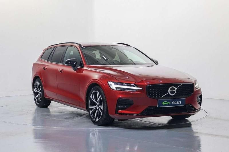 Usado Volvo V60 Plus 197 HP (144 kW) 2022 Vermelho Carrinha
