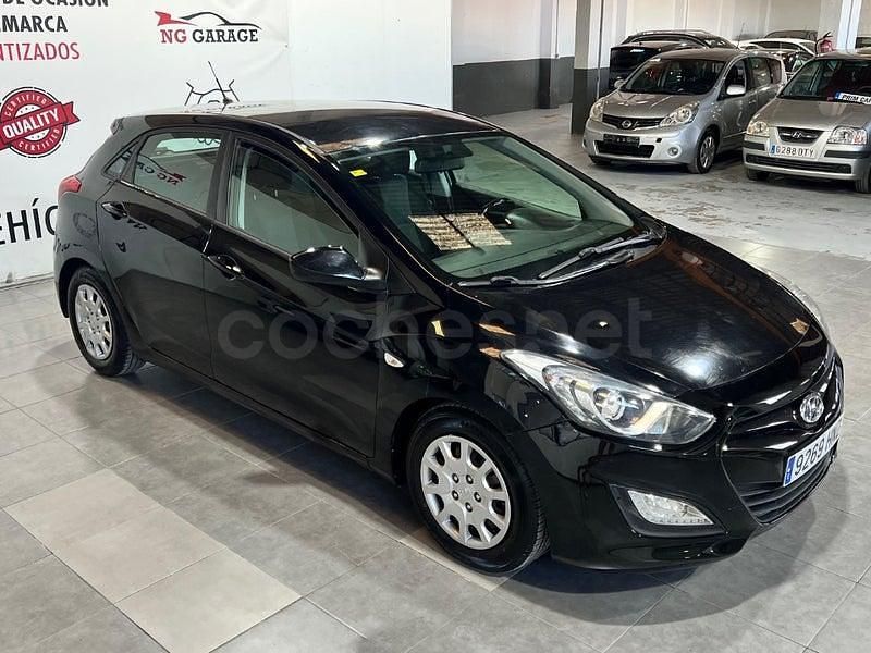 Usado Hyundai i30 90 CV (66 kW) 2013 Negro Berlina