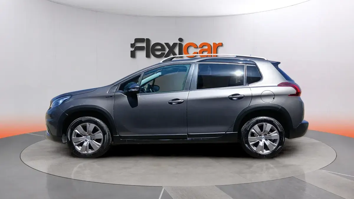 Usado Peugeot 2008 Signature Sky 82 CV (60 kW) 2019 Gris SUV