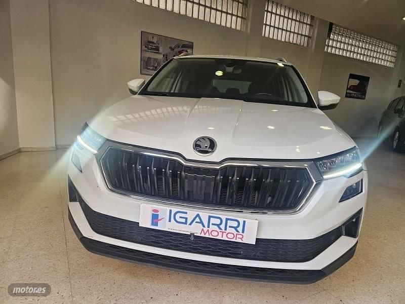 Usado Skoda Karoq 116 CV (85 kW) 2022 Blanco SUV