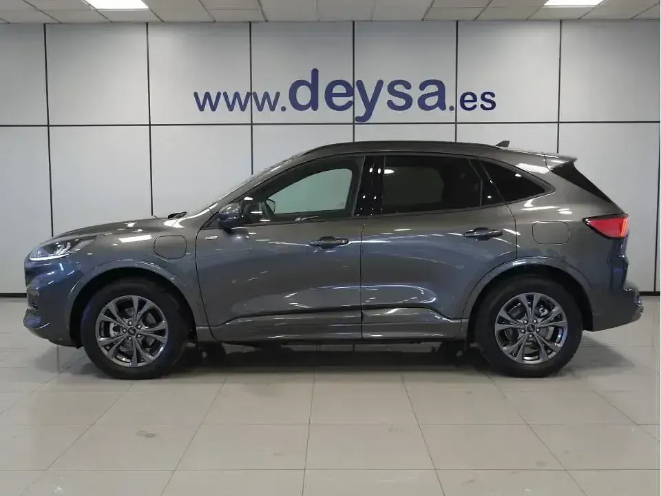 Usado Ford Kuga ST-Line 225 CV (165 kW) 2023 Gris / plata SUV