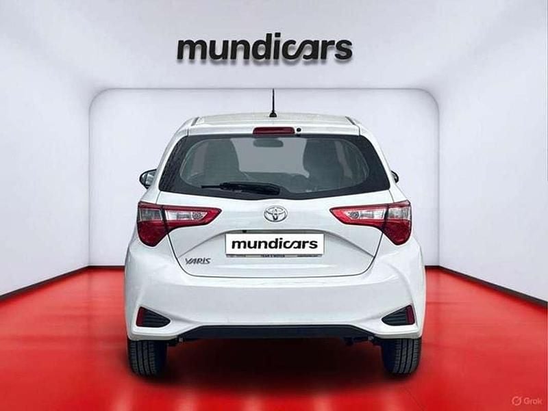 Usado Toyota Yaris Active 111 CV (81 kW) 2018 Blanco Berlina