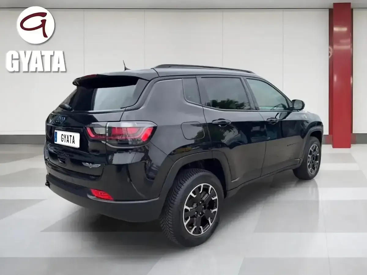 Usado Jeep Compass Trailhawk 240 CV (176 kW) 2022 Negro SUV