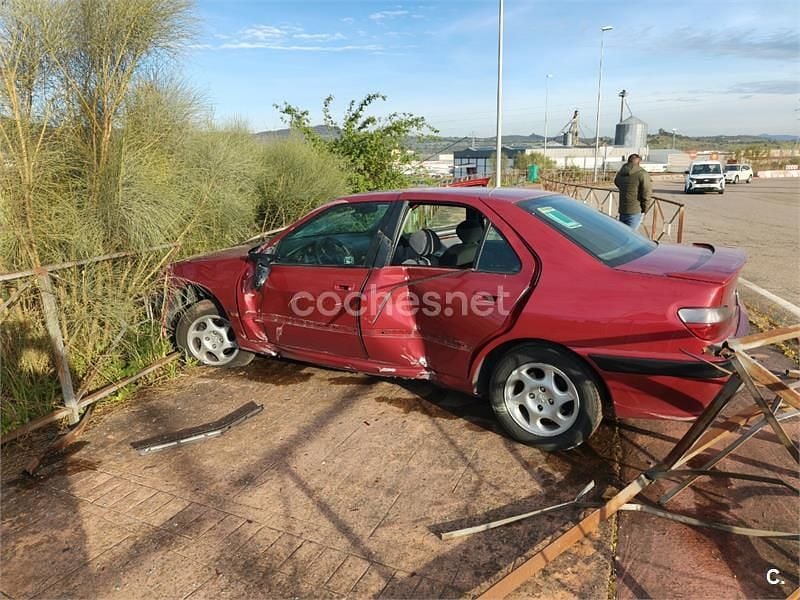 Usado Peugeot 406 110 CV (80 kW) 1997 Rojo Berlina