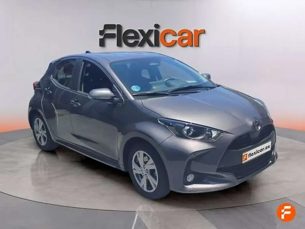 Usado Toyota Yaris Business Edition 116 CV (85 kW) 2025 Gris Utilitario