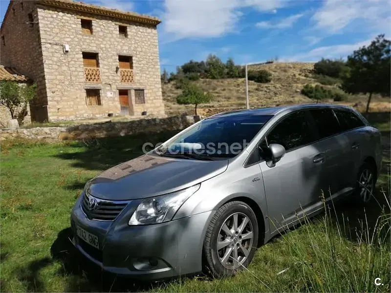 Usado Toyota Avensis Executive 150 CV (110 kW) 2009 Gris / plata Familiar