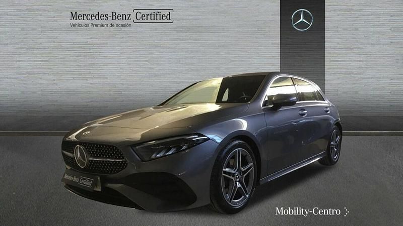 Usado Mercedes A180 AMG line 116 CV (85 kW) 2024 Gris montaña Utilitario