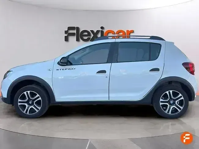 Usado Dacia Sandero Comfort 100 CV (73 kW) 2020 Blanco Berlina