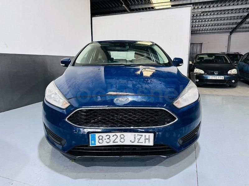 Usado Ford Focus Trend 95 CV (69 kW) 2017 Azul Familiar