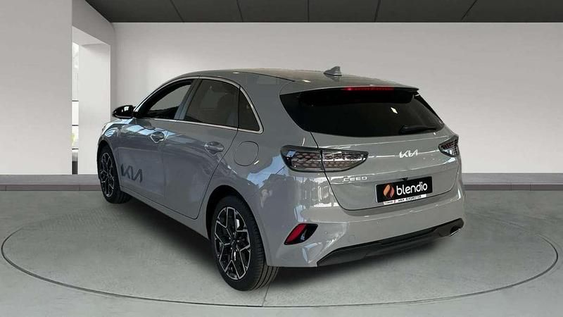 Usado Kia Ceed Style 101 CV (74 kW) 2025 Gris Utilitario