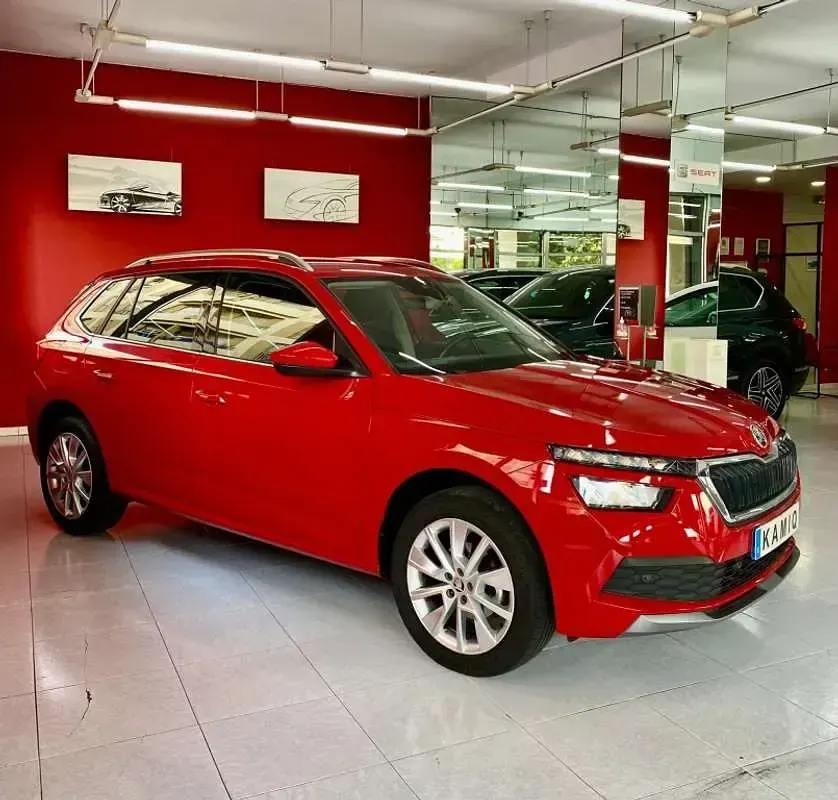 Usado Skoda Kamiq 110 CV (80 kW) 2022 Rojo SUV