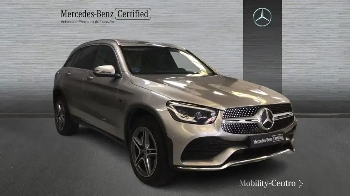 Usado Mercedes GLC300e AMG line 194 CV (142 kW) 2021 Mojave silver metallic paint SUV
