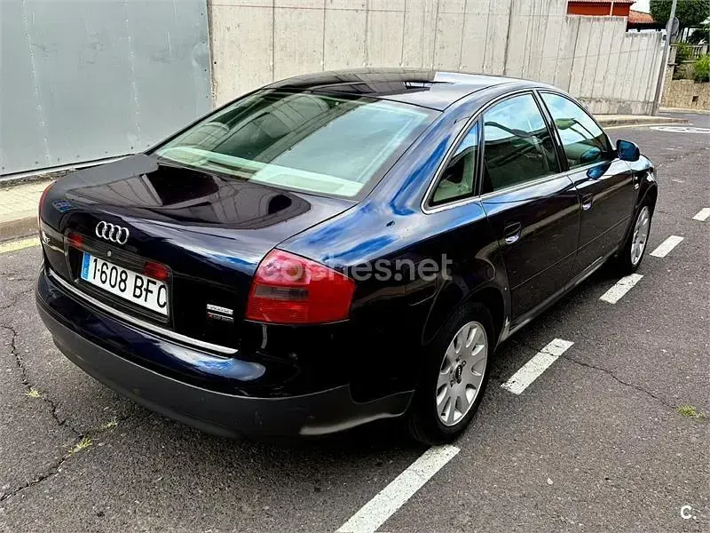 Usado Audi A6 165 CV (121 kW) 2001 Azul Berlina