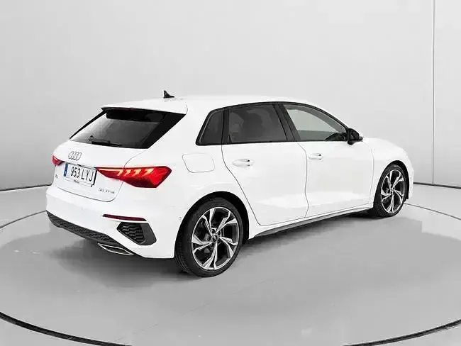 Usado Audi A3 150 CV (110 kW) 2022 Blanco Berlina