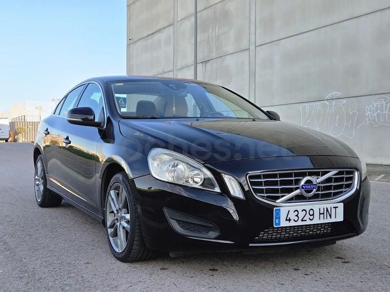 Usado Volvo S60 Momentum 136 CV (100 kW) 2013 Negro Berlina
