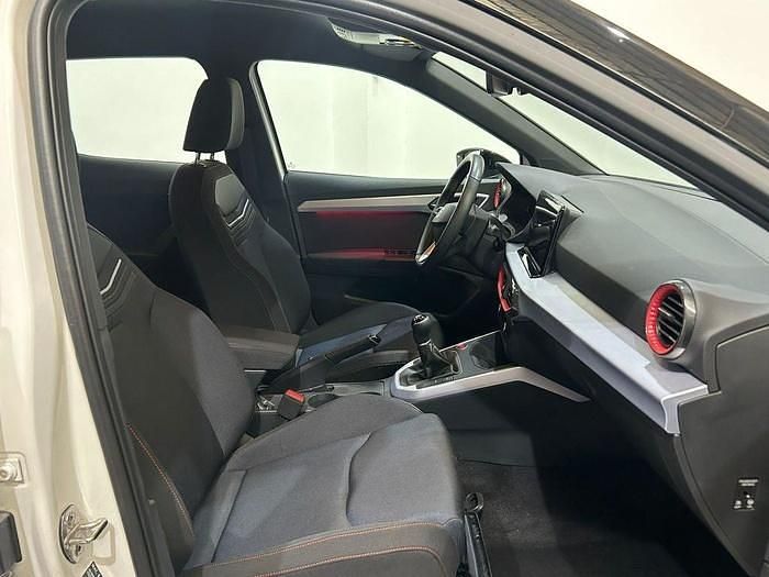 Usado Seat Arona FR 115 CV (84 kW) 2024 Blanco SUV