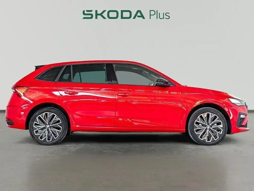 Usado Skoda Scala 115 CV (84 kW) 2025 Rojo Utilitario