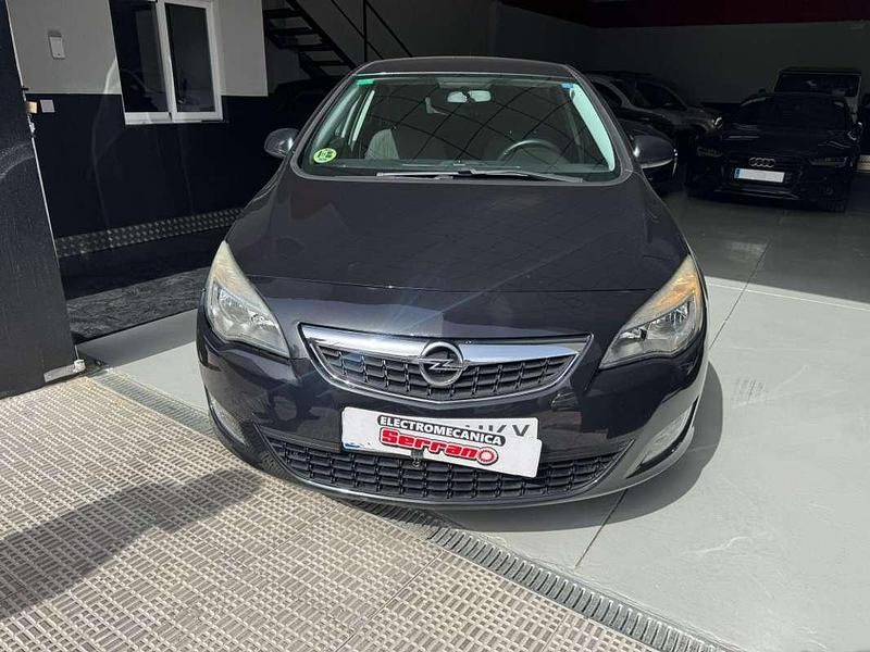 Negro Usado 2012 Opel Astra Excellence Utilitario | 9500 € (Caro) - Imagen 1/4
