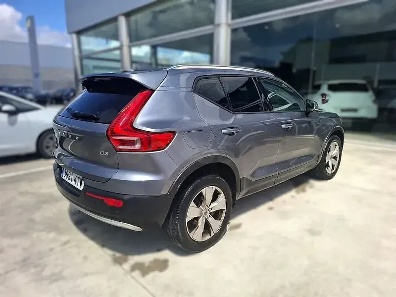 Usado Volvo XC40 150 CV (110 kW) 2019 Gris / plata SUV