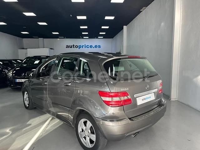 Usado Mercedes B180 109 CV (80 kW) 2009 Marrón Monovolumen