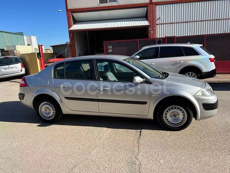Usado Renault Mégane II Expression 98 CV (72 kW) 2005 Gris / plata Berlina